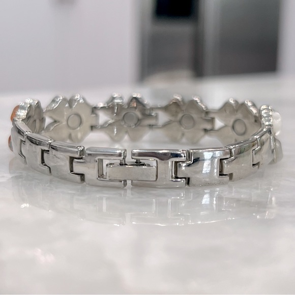 Multicolor Cat’s Eye Floral Magnetic Silver Bracelet - Picture 9 of 10